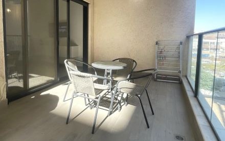מרפסת חיצונית מרווחת עם נוף מדהים