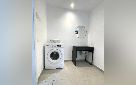 מכונת כביסה בתוך הדירה ואיזור עבודה ייעודי